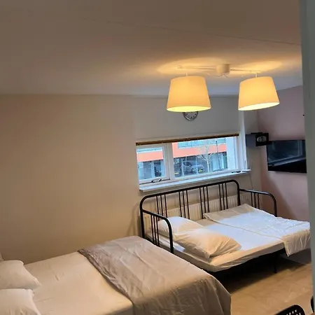 Assad And Naveera, Steekkant 40 Alloggio in famiglia *